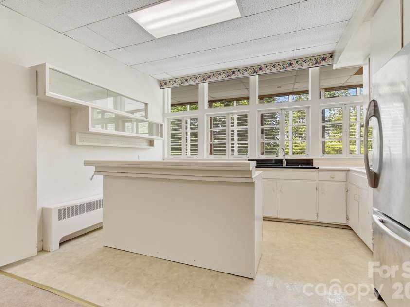 20 Reed Road, Asheville, NC 28805.  MLS# CAR4380460, YatesRealty ID 22995. 