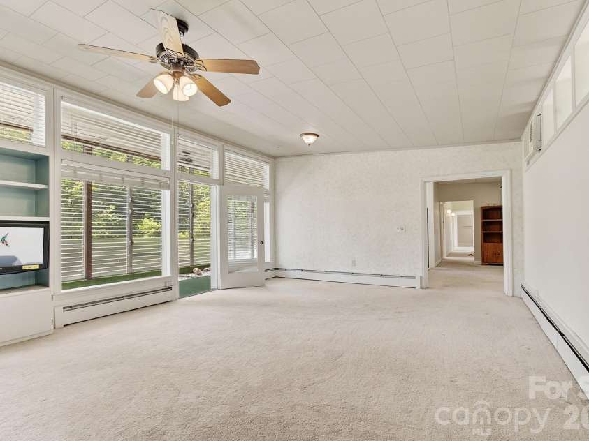 20 Reed Road, Asheville, NC 28805.  MLS# CAR4380460, YatesRealty ID 22995. 