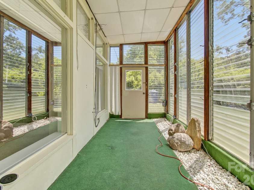 20 Reed Road, Asheville, NC 28805.  MLS# CAR4380460, YatesRealty ID 22995. 