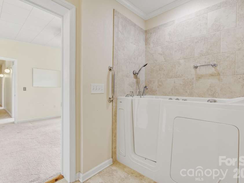 20 Reed Road, Asheville, NC 28805.  MLS# CAR4380460, YatesRealty ID 22995. 