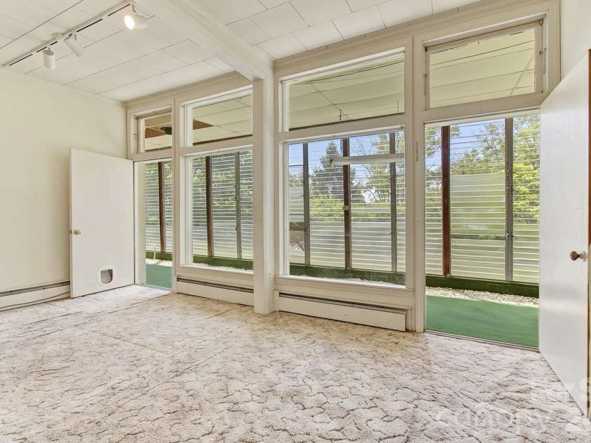 20 Reed Road, Asheville, NC 28805.  MLS# CAR4380460, YatesRealty ID 22995. 