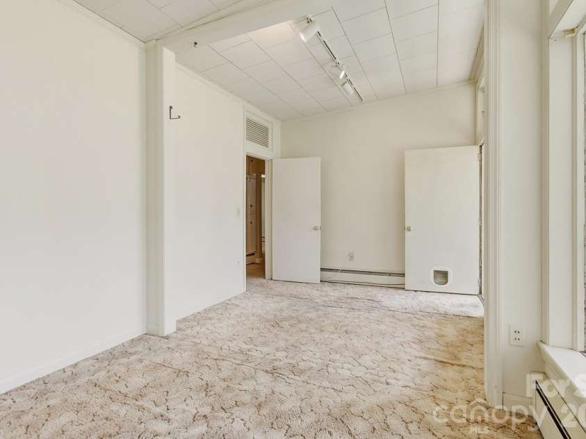 20 Reed Road, Asheville, NC 28805.  MLS# CAR4380460, YatesRealty ID 22995. 