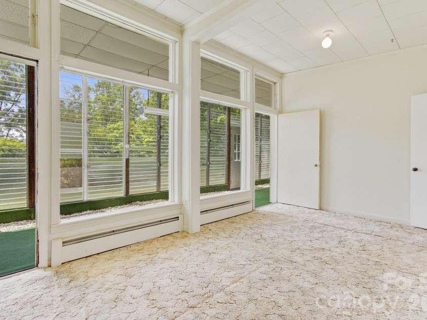 20 Reed Road, Asheville, NC 28805.  MLS# CAR4380460, YatesRealty ID 22995. 