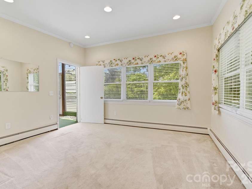 20 Reed Road, Asheville, NC 28805.  MLS# CAR4380460, YatesRealty ID 22995. 