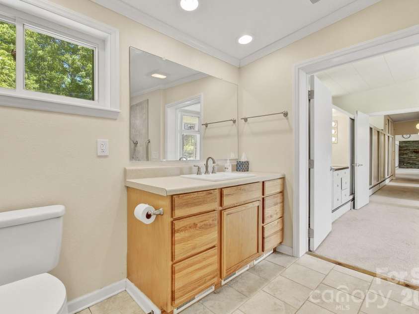 20 Reed Road, Asheville, NC 28805.  MLS# CAR4380460, YatesRealty ID 22995. 