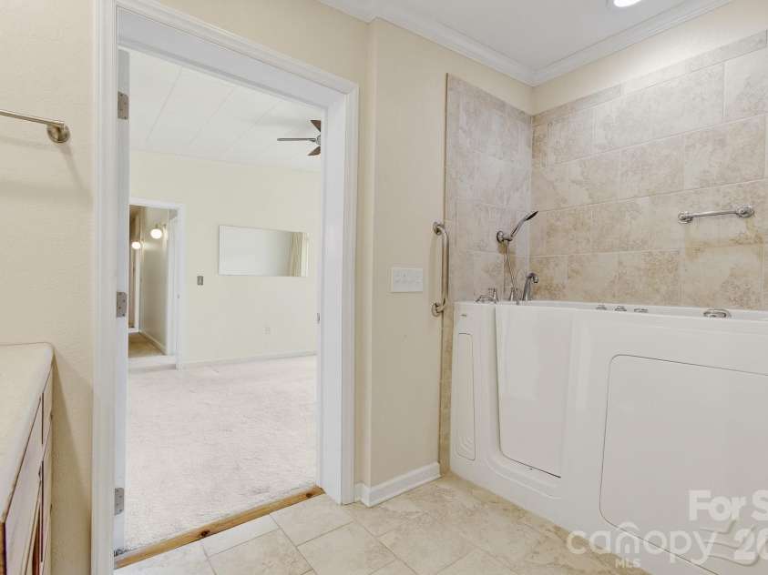 20 Reed Road, Asheville, NC 28805.  MLS# CAR4380460, YatesRealty ID 22995. 