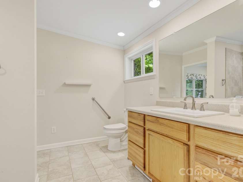 20 Reed Road, Asheville, NC 28805.  MLS# CAR4380460, YatesRealty ID 22995. 