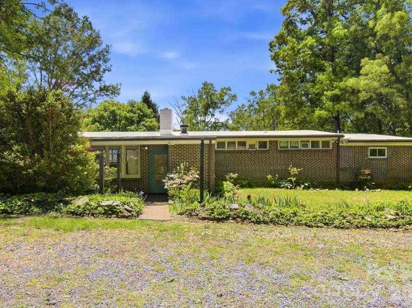 20 Reed Road, Asheville, NC 28805.  MLS# CAR4380460, YatesRealty ID 22995. 