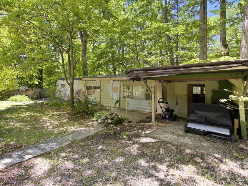 20 Reed Road, Asheville, NC 28805.  MLS# CAR4380460, YatesRealty ID 22995. 