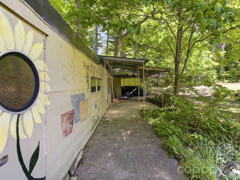20 Reed Road, Asheville, NC 28805.  MLS# CAR4380460, YatesRealty ID 22995. 