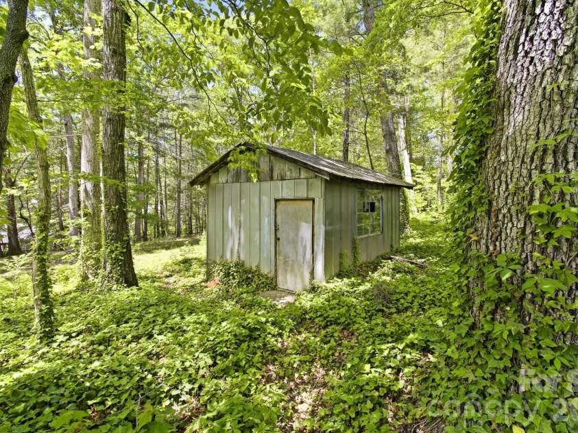 20 Reed Road, Asheville, NC 28805.  MLS# CAR4380460, YatesRealty ID 22995. 