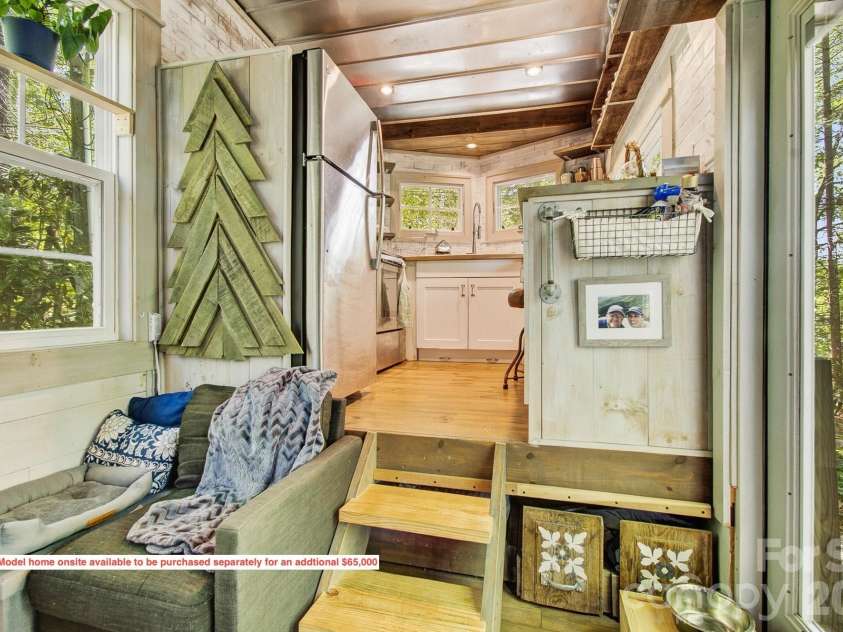 20 Reed Road, Asheville, NC 28805.  MLS# CAR4380460, YatesRealty ID 22995. 