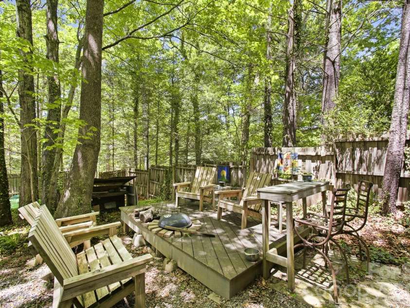 20 Reed Road, Asheville, NC 28805.  MLS# CAR4380460, YatesRealty ID 22995. 