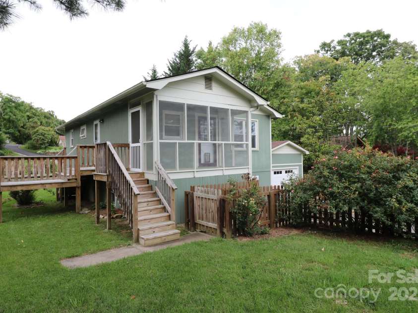 9 Oakland Street, Weaverville, NC 28787.  MLS# CAR4271854, YatesRealty ID 22995. 