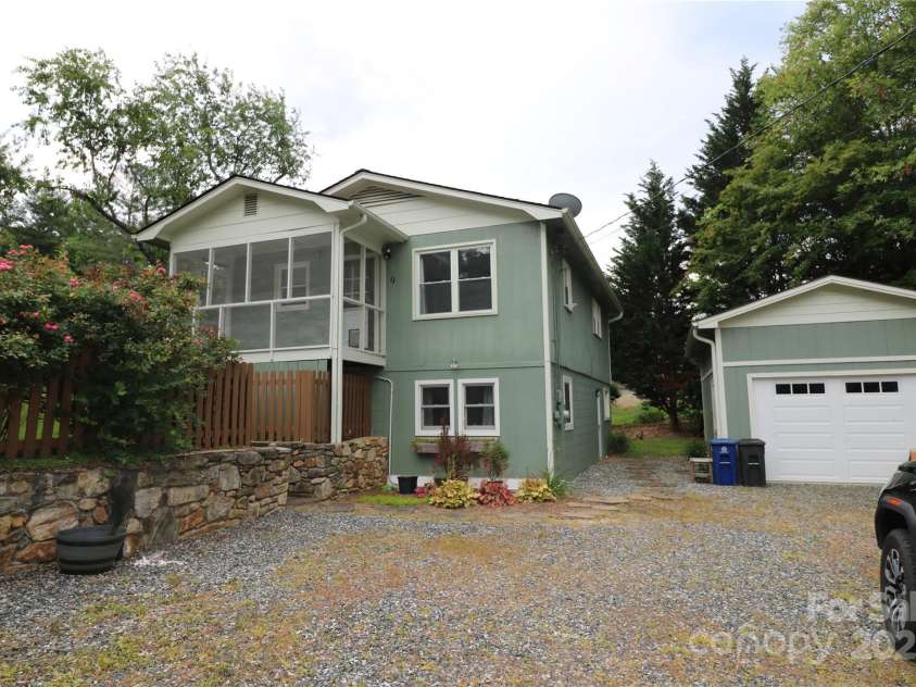 9 Oakland Street, Weaverville, NC 28787.  MLS# CAR4271854, YatesRealty ID 22995. 