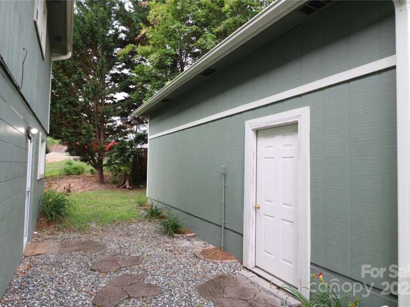 9 Oakland Street, Weaverville, NC 28787.  MLS# CAR4271854, YatesRealty ID 22995. 