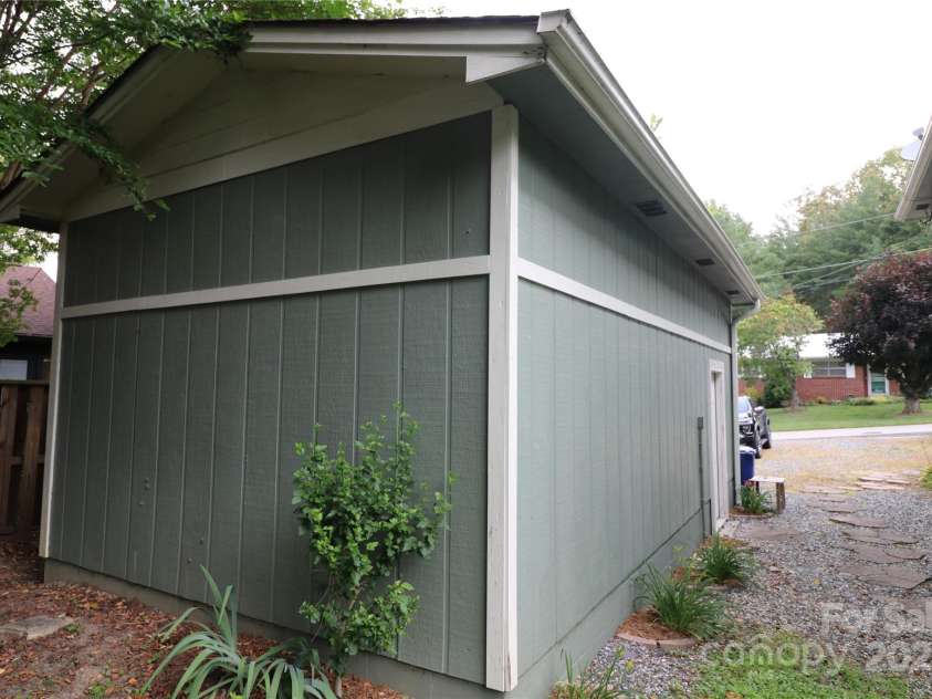 9 Oakland Street, Weaverville, NC 28787.  MLS# CAR4271854, YatesRealty ID 22995. 
