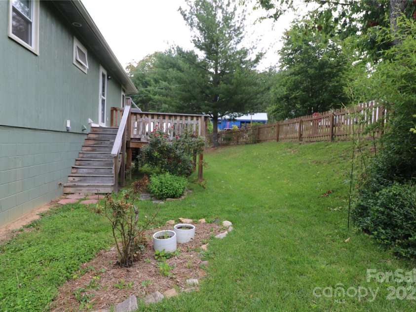 9 Oakland Street, Weaverville, NC 28787.  MLS# CAR4271854, YatesRealty ID 22995. 