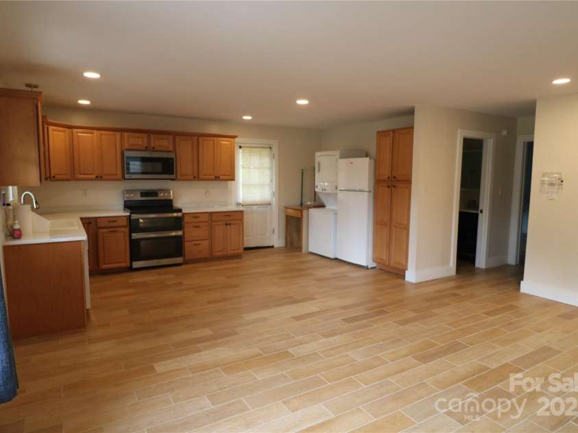 9 Oakland Street, Weaverville, NC 28787.  MLS# CAR4271854, YatesRealty ID 22995. 