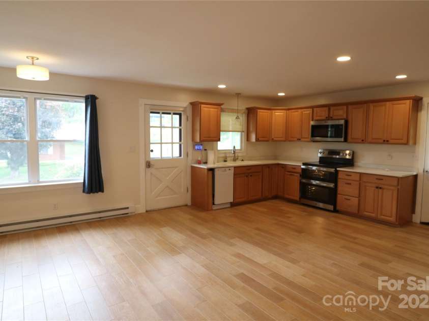 9 Oakland Street, Weaverville, NC 28787.  MLS# CAR4271854, YatesRealty ID 22995. 