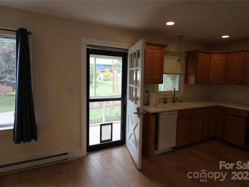 9 Oakland Street, Weaverville, NC 28787.  MLS# CAR4271854, YatesRealty ID 22995. 