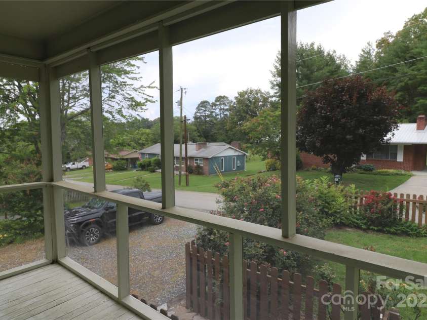 9 Oakland Street, Weaverville, NC 28787.  MLS# CAR4271854, YatesRealty ID 22995. 
