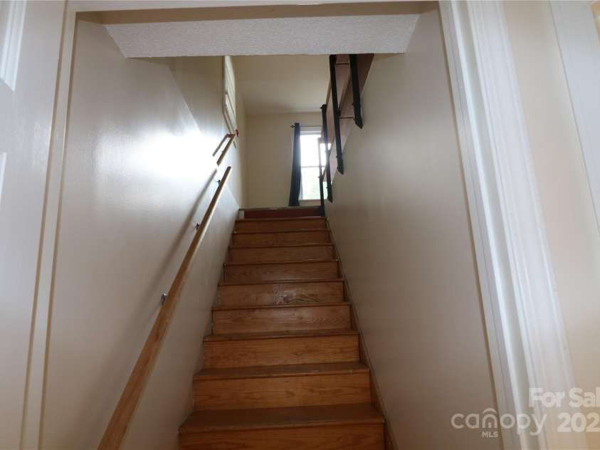 9 Oakland Street, Weaverville, NC 28787.  MLS# CAR4271854, YatesRealty ID 22995. 