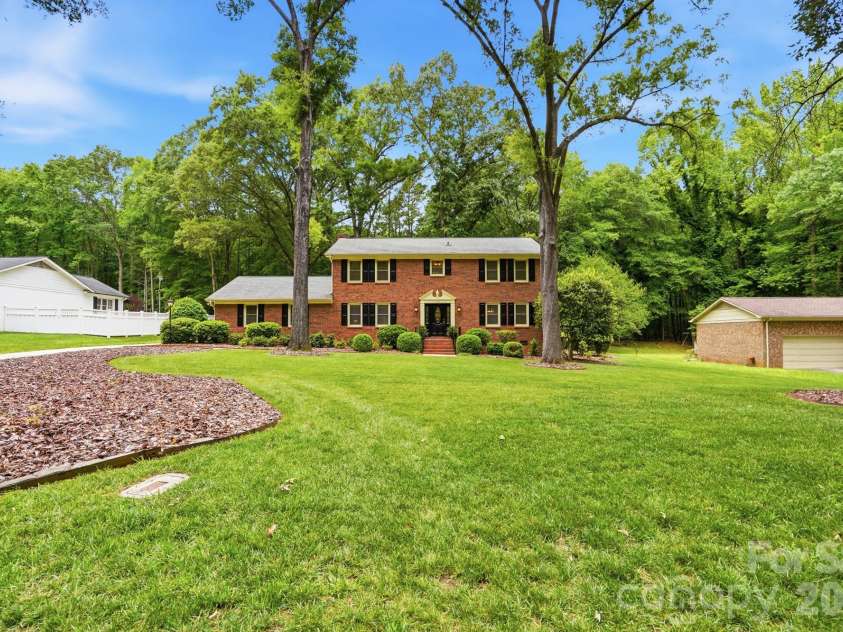 405 Hillcrest Drive, Harrisburg, NC 28075.  MLS# CAR4380571, YatesRealty ID 22996. 