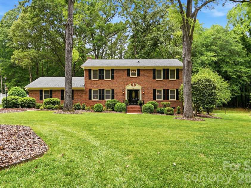 405 Hillcrest Drive, Harrisburg, NC 28075.  MLS# CAR4380571, YatesRealty ID 22996. 