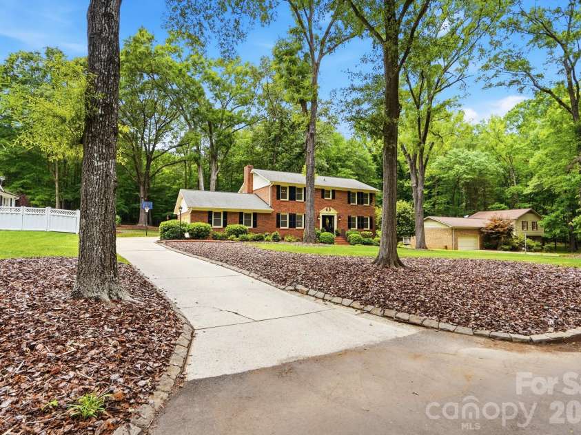405 Hillcrest Drive, Harrisburg, NC 28075.  MLS# CAR4380571, YatesRealty ID 22996. 