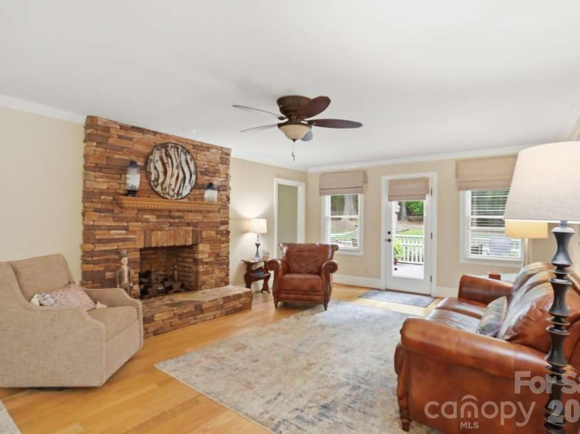 405 Hillcrest Drive, Harrisburg, NC 28075.  MLS# CAR4380571, YatesRealty ID 22996. 