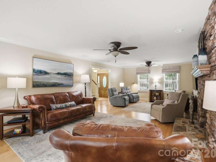 405 Hillcrest Drive, Harrisburg, NC 28075.  MLS# CAR4380571, YatesRealty ID 22996. 