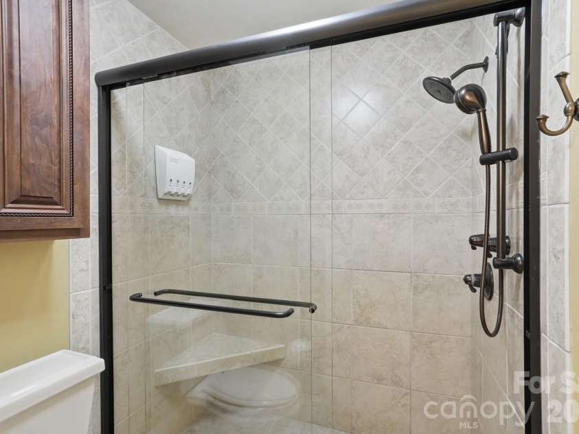 405 Hillcrest Drive, Harrisburg, NC 28075.  MLS# CAR4380571, YatesRealty ID 22996. 