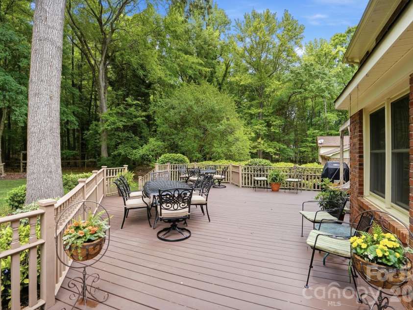 405 Hillcrest Drive, Harrisburg, NC 28075.  MLS# CAR4380571, YatesRealty ID 22996. 