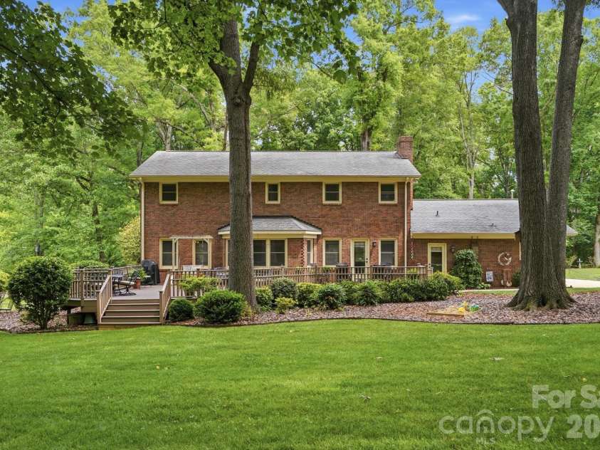 405 Hillcrest Drive, Harrisburg, NC 28075.  MLS# CAR4380571, YatesRealty ID 22996. 