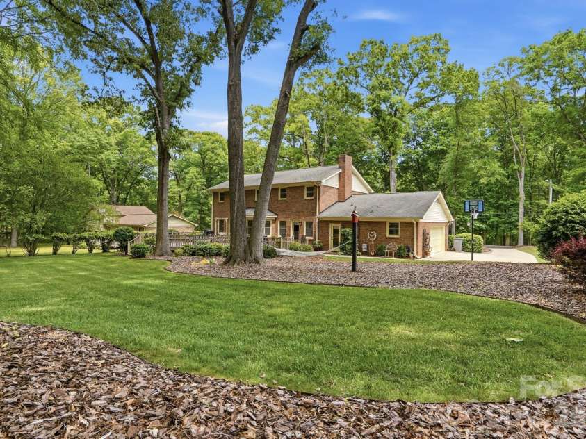 405 Hillcrest Drive, Harrisburg, NC 28075.  MLS# CAR4380571, YatesRealty ID 22996. 