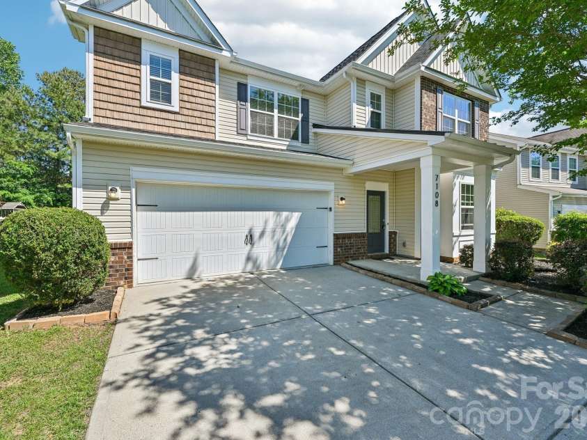 7108 Kinley Commons Lane, Charlotte, NC 28278.  MLS# CAR4381792, YatesRealty ID 22997. 