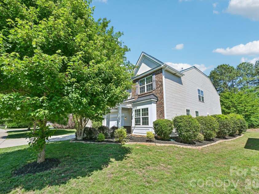 7108 Kinley Commons Lane, Charlotte, NC 28278.  MLS# CAR4381792, YatesRealty ID 22997. 