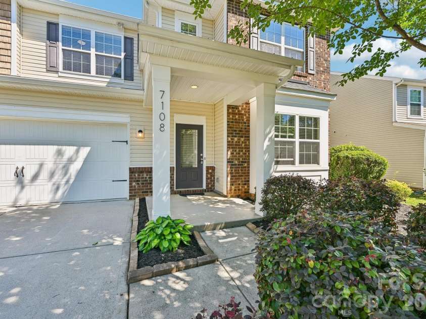 7108 Kinley Commons Lane, Charlotte, NC 28278.  MLS# CAR4381792, YatesRealty ID 22997. 