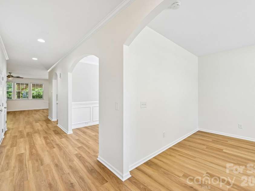 7108 Kinley Commons Lane, Charlotte, NC 28278.  MLS# CAR4381792, YatesRealty ID 22997. 