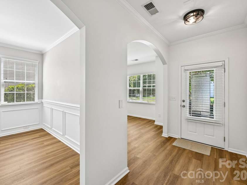 7108 Kinley Commons Lane, Charlotte, NC 28278.  MLS# CAR4381792, YatesRealty ID 22997. 