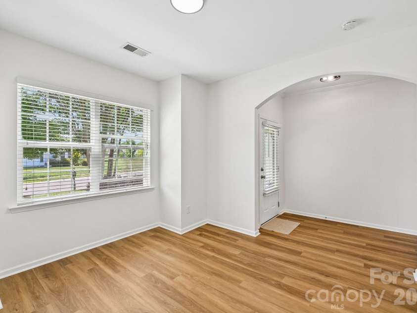 7108 Kinley Commons Lane, Charlotte, NC 28278.  MLS# CAR4381792, YatesRealty ID 22997. 
