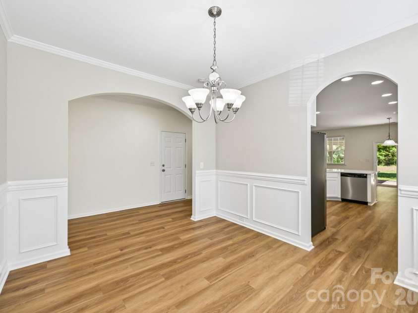 7108 Kinley Commons Lane, Charlotte, NC 28278.  MLS# CAR4381792, YatesRealty ID 22997. 