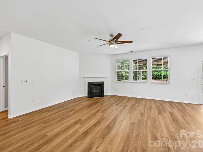 7108 Kinley Commons Lane, Charlotte, NC 28278.  MLS# CAR4381792, YatesRealty ID 22997. 