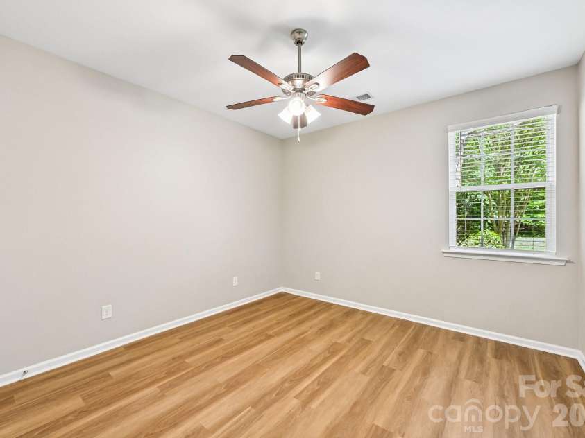 7108 Kinley Commons Lane, Charlotte, NC 28278.  MLS# CAR4381792, YatesRealty ID 22997. 