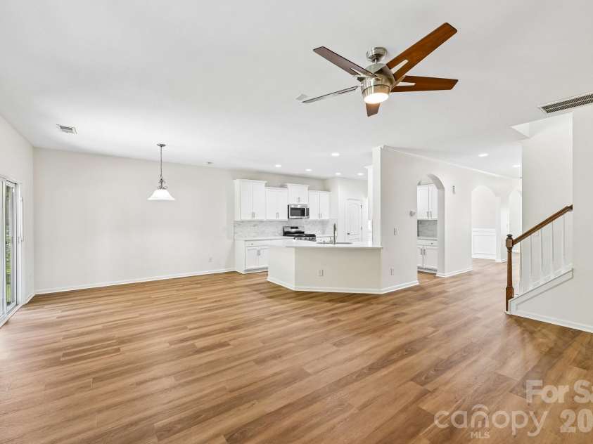 7108 Kinley Commons Lane, Charlotte, NC 28278.  MLS# CAR4381792, YatesRealty ID 22997. 