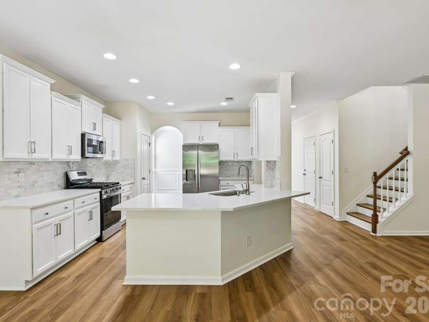 7108 Kinley Commons Lane, Charlotte, NC 28278.  MLS# CAR4381792, YatesRealty ID 22997. 