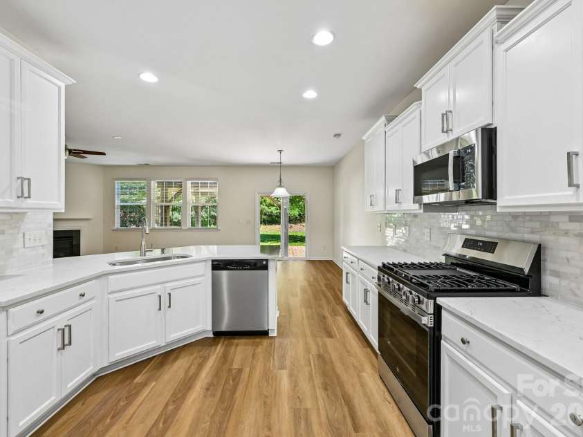 7108 Kinley Commons Lane, Charlotte, NC 28278.  MLS# CAR4381792, YatesRealty ID 22997. 