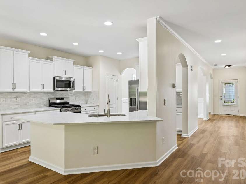 7108 Kinley Commons Lane, Charlotte, NC 28278.  MLS# CAR4381792, YatesRealty ID 22997. 