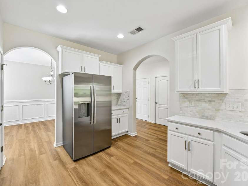 7108 Kinley Commons Lane, Charlotte, NC 28278.  MLS# CAR4381792, YatesRealty ID 22997. 